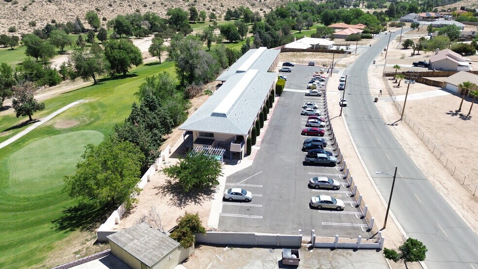17990 Bangor Ave, Hesperia, CA à vendre - Photo de l’immeuble – Image 2 sur 33