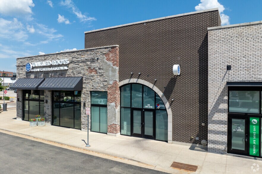 899-913 N Milwaukee Ave, Vernon Hills, IL à louer - Photo de l’immeuble – Image 3 sur 10