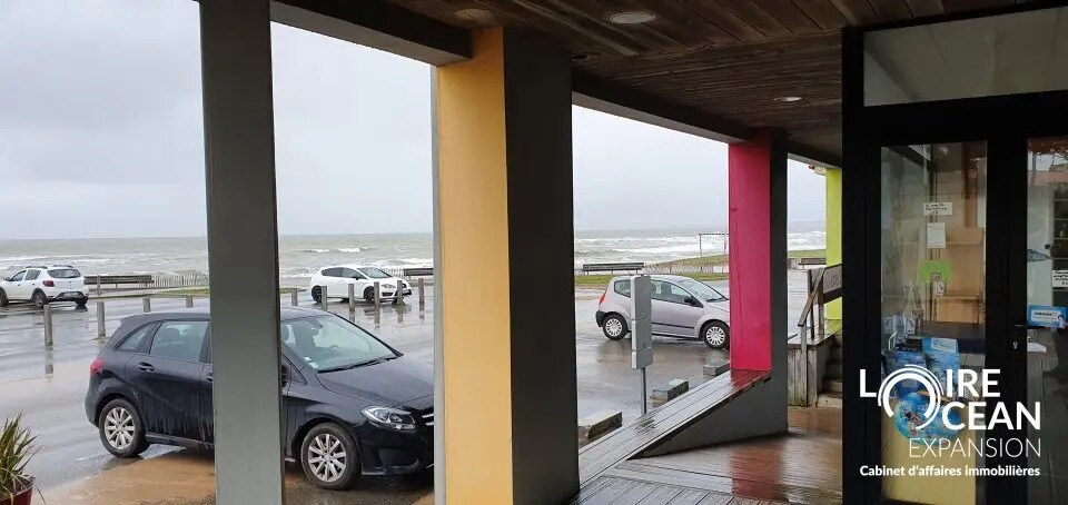 Local commercial dans  à louer Photo de l’immeuble– Image 1 sur 2