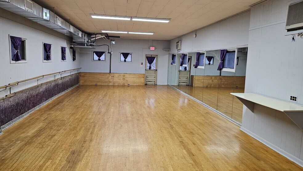 403 Broad St, Bloomfield, NJ à vendre - Photo de l’immeuble – Image 3 sur 11