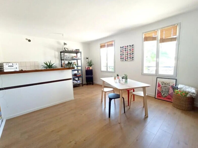 Bureau dans Poissy à louer - Photo de l’immeuble – Image 1 sur 5