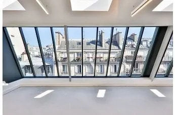 15-17 Rue De Bucarest, Paris à louer - Photo de l’immeuble – Image 2 sur 5