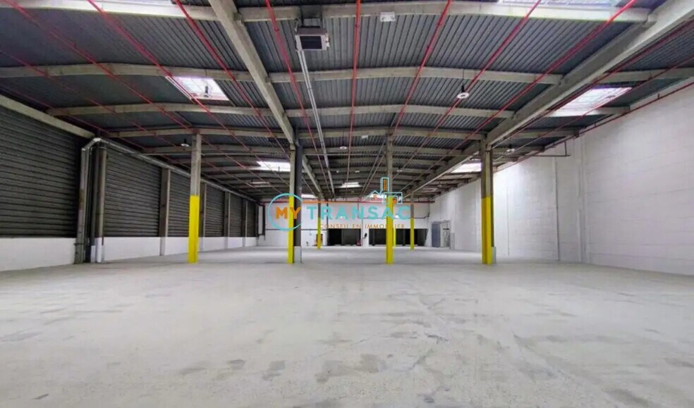 Local d’activités dans Rosny-sous-Bois à louer - Photo de l’immeuble – Image 1 sur 1