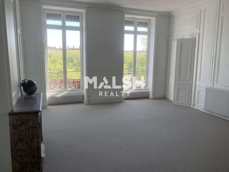 Bureau dans Lyon à louer - Photo de l’immeuble – Image 2 sur 8