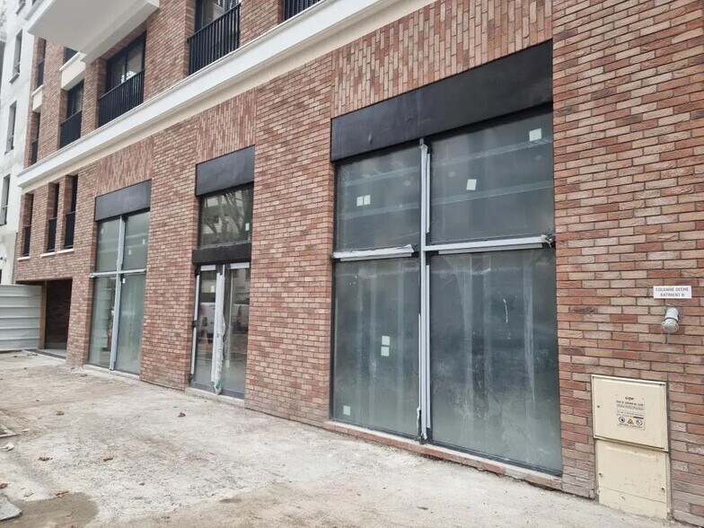 Local commercial dans Saint-Ouen-sur-Seine à vendre - Photo de l’immeuble – Image 3 sur 6