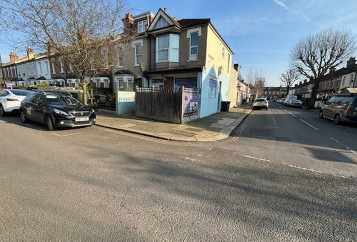 84 Westfield Rd, Londres à vendre Photo principale– Image 1 sur 2