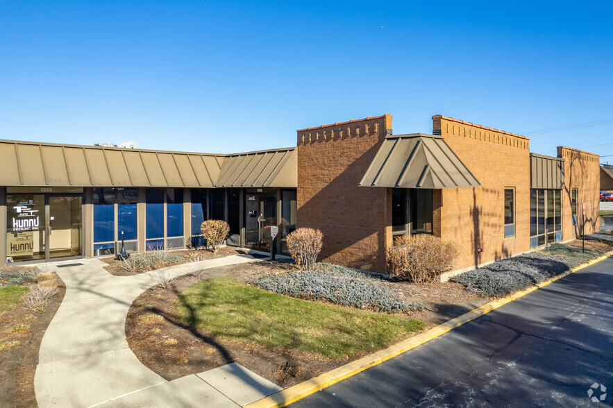 1305 Remington Rd, Schaumburg, IL à louer - Photo de l’immeuble – Image 3 sur 20