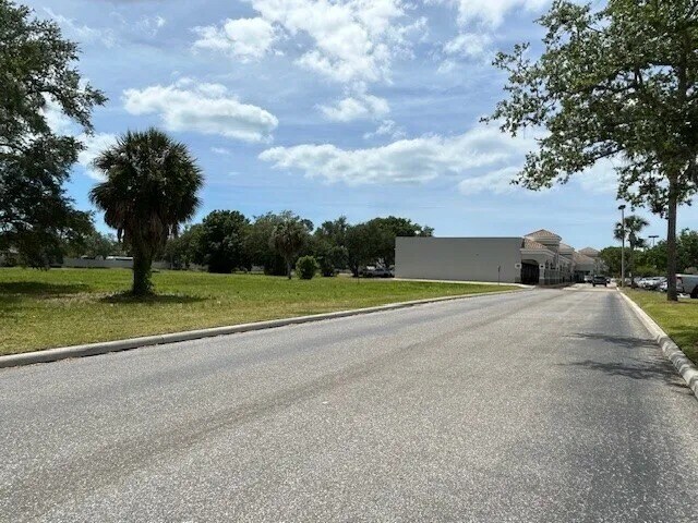 1475 E Venice Ave, Venice, FL à vendre - Photo de l’immeuble – Image 2 sur 6