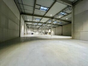 Industriel/Logistique dans Éragny à louer Photo intérieure– Image 2 sur 8