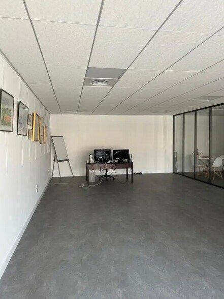 Bureau dans Aubagne à louer - Photo de l’immeuble – Image 2 sur 5