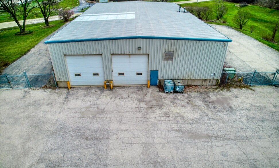 1010 Town Rd, West Chicago, IL à vendre - Photo de l’immeuble – Image 3 sur 8