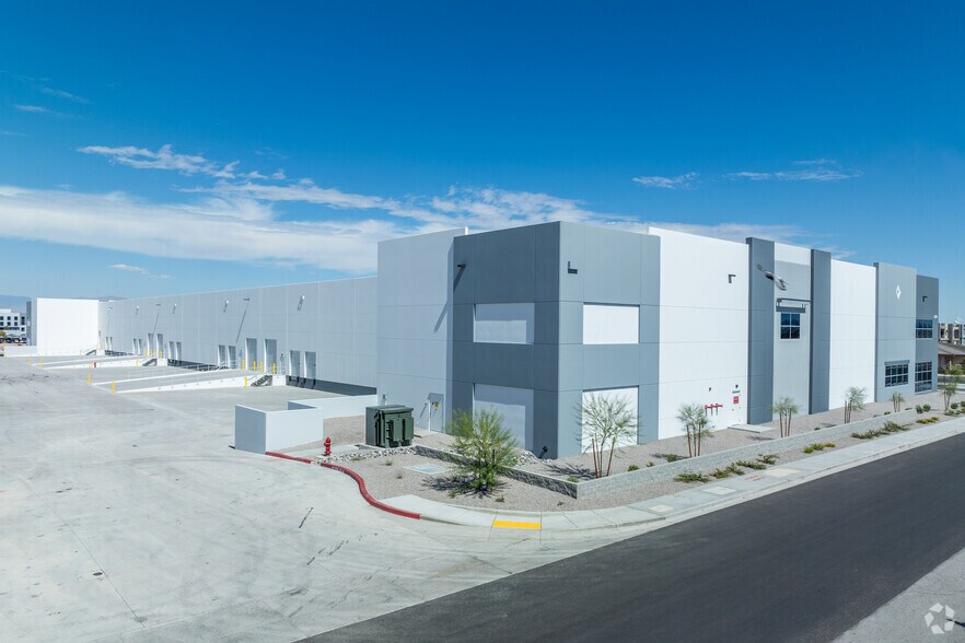 8241 W Badura Ave, Las Vegas, NV à vendre - Photo de l’immeuble – Image 2 sur 8