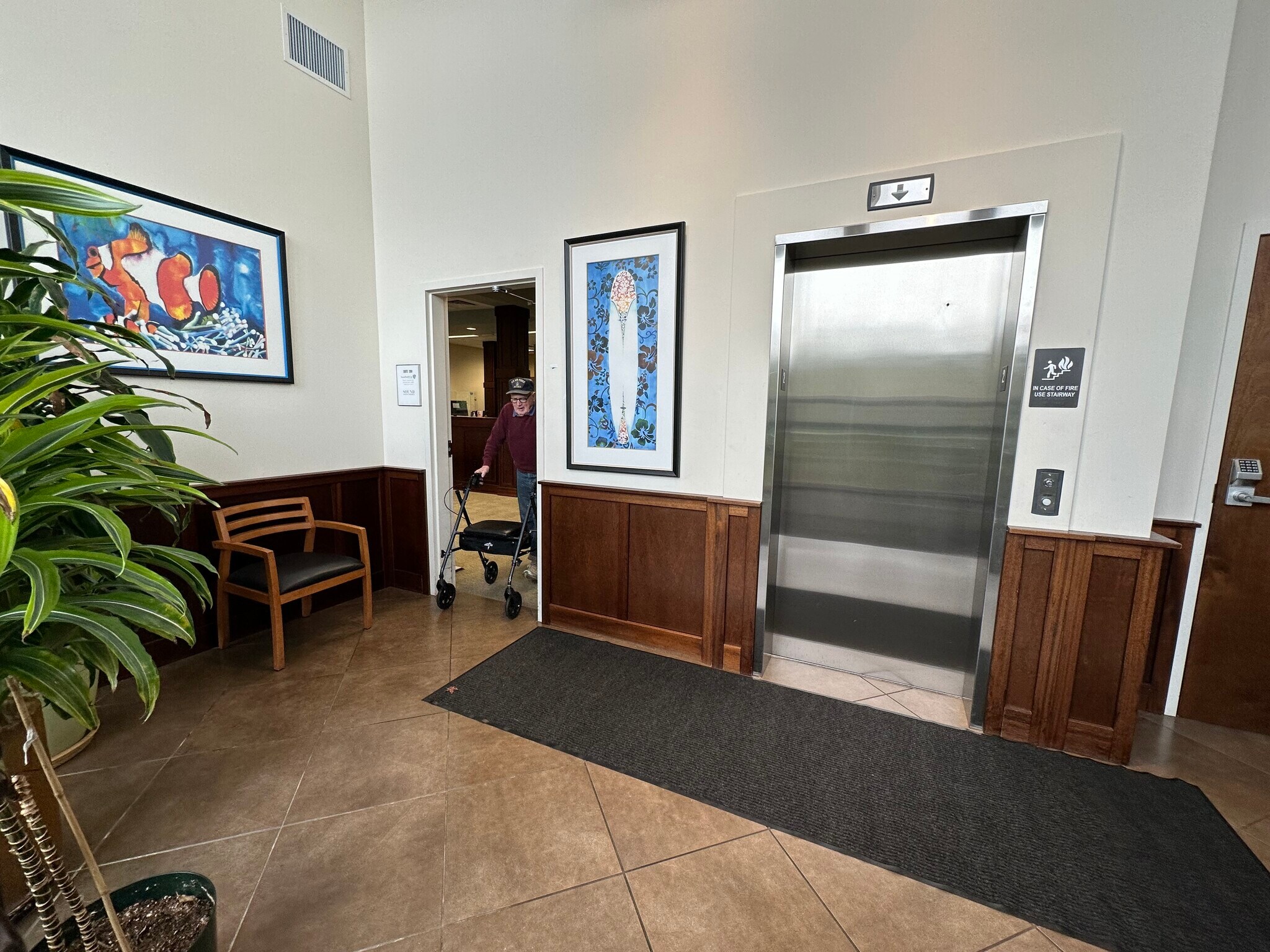 463 Tremont St W, Port Orchard, WA à louer Photo principale– Image 1 sur 40