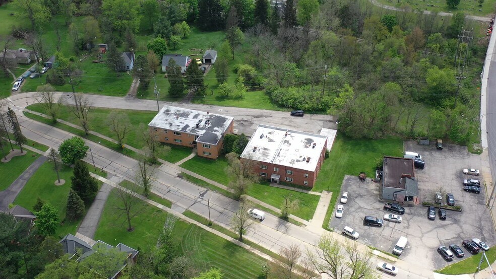 200-204 Solon Rd, Bedford, OH à vendre - Vidéo sur l’annonce professionnelle – Image 2 sur 29