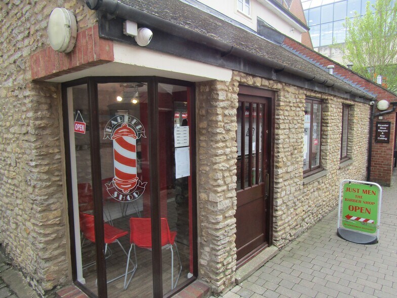 1 & 9 Evans Yard, Bicester à vendre - Photo de l’immeuble – Image 2 sur 2