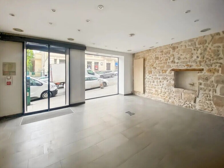 Local commercial dans Paris à louer - Photo de l’immeuble – Image 1 sur 6