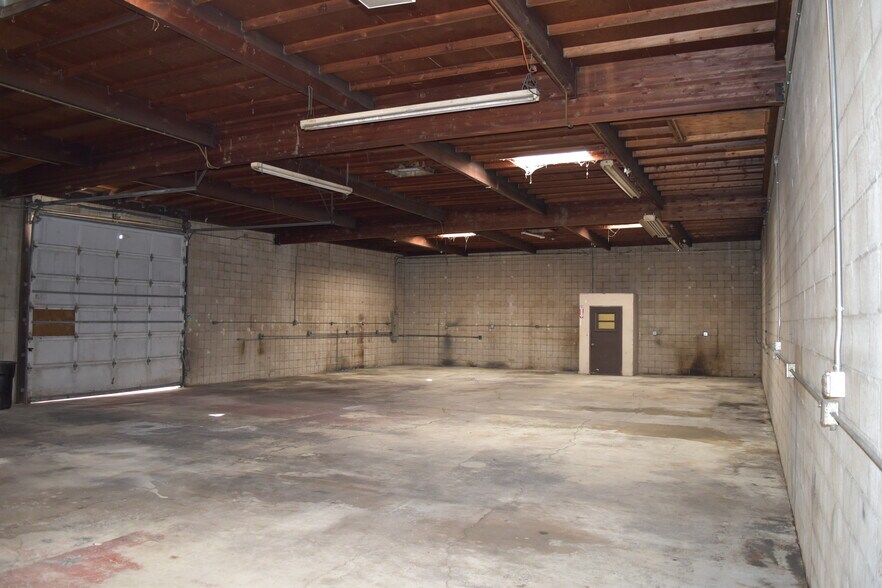 131-135 S 9th Ave, La Puente, CA à louer - Photo de l’immeuble – Image 3 sur 5