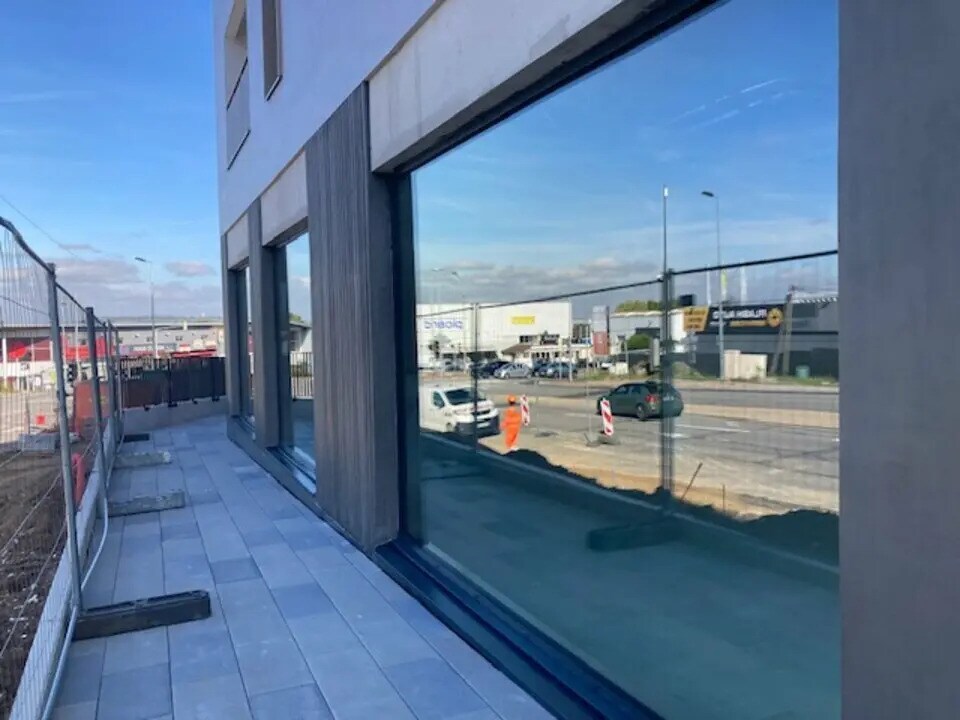 Local commercial dans Magnanville à louer Photo de l’immeuble– Image 1 sur 14