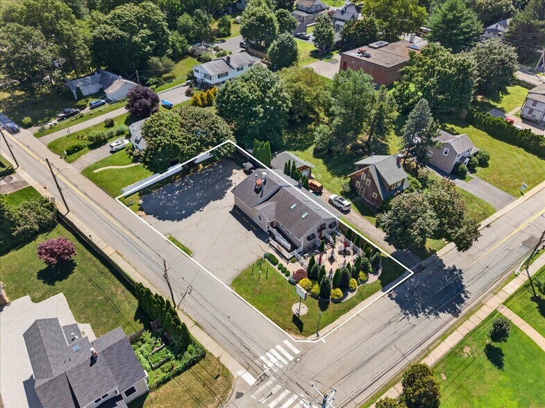 11 E Pattagansett Rd, Niantic, CT à vendre - Photo de l’immeuble – Image 3 sur 37
