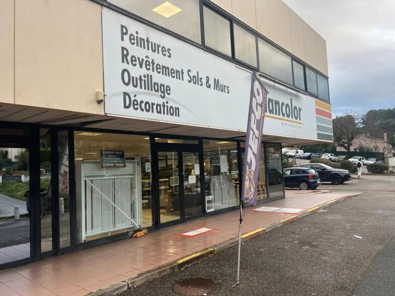 Local commercial dans Vallauris à louer - Photo de l’immeuble – Image 2 sur 4