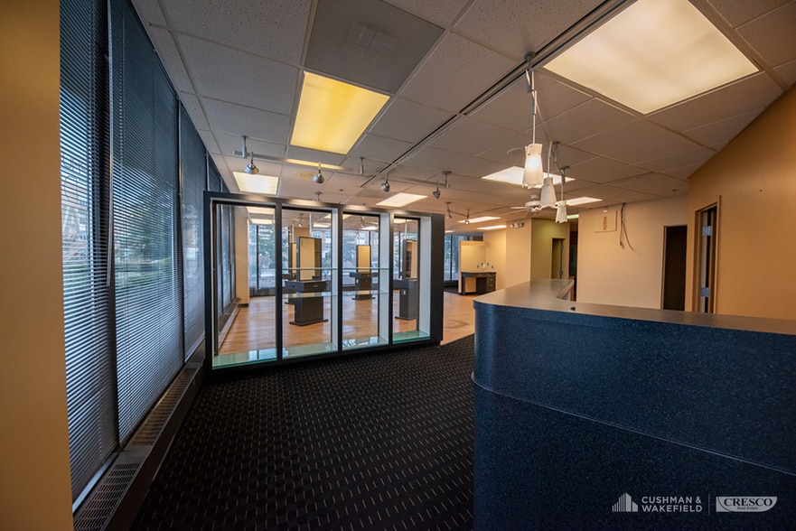 23240 Chagrin Blvd, Beachwood, OH à louer - Photo intérieure – Image 2 sur 20