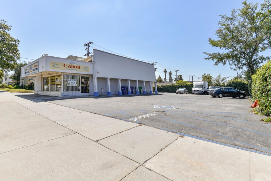 1412 E Wilson Ave, Glendale, CA à vendre - Photo de l’immeuble – Image 2 sur 9
