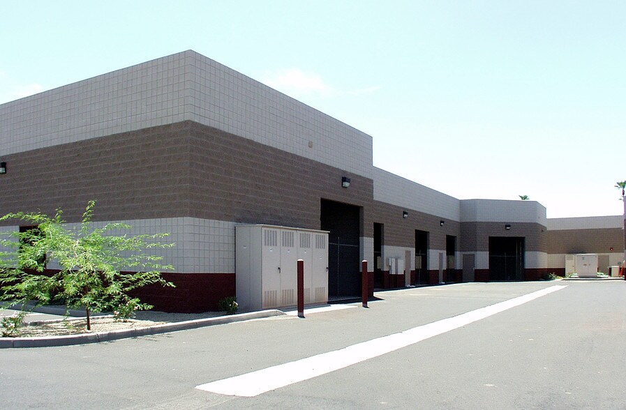 4121 E Valley Auto Dr, Mesa, AZ à louer - Photo de l’immeuble – Image 2 sur 6