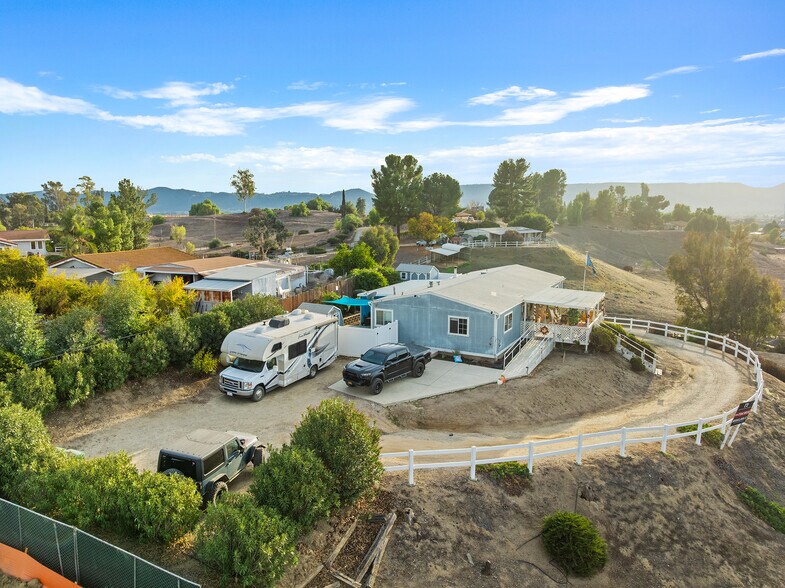 25210 Catalina St, Murrieta, CA à vendre - Photo de l’immeuble – Image 2 sur 14