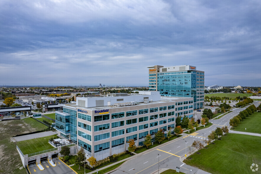 3381 Steeles Ave E, Toronto, ON à louer - Photo de l’immeuble – Image 3 sur 6