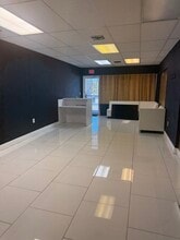 17325 NW 27th Ave, Miami Gardens, FL à louer Photo intérieure– Image 2 sur 4