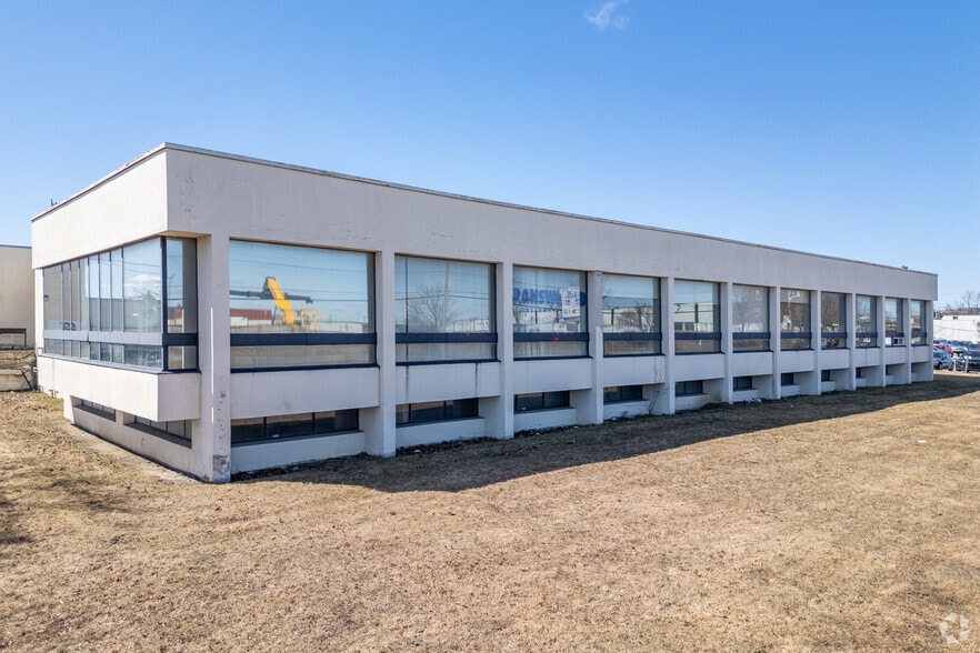 2800 Av André, Dorval, QC à louer - Photo principale – Image 1 sur 3