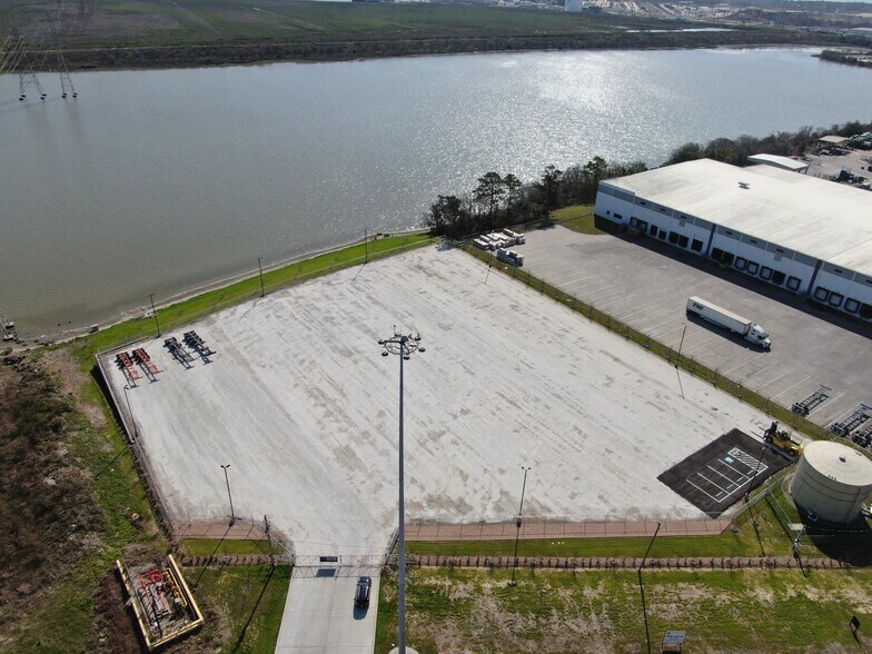 Hwy 146, La Porte, TX à louer - Photo de l’immeuble – Image 2 sur 3