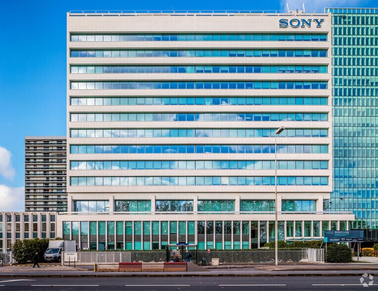 Bureau dans Puteaux à louer - Photo principale – Image 1 sur 17