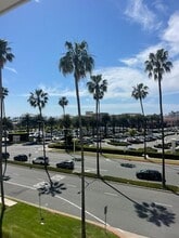 400 Newport Center Dr, Newport Beach, CA à louer Photo de l’immeuble– Image 2 sur 6