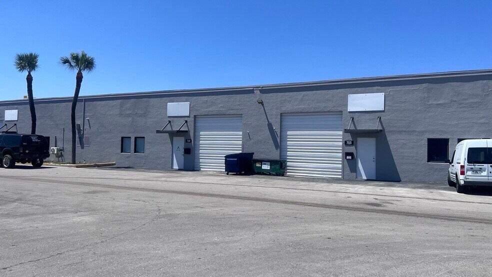7705-7735 NW 75th Ave, Medley, FL à louer - Photo de l’immeuble – Image 3 sur 4