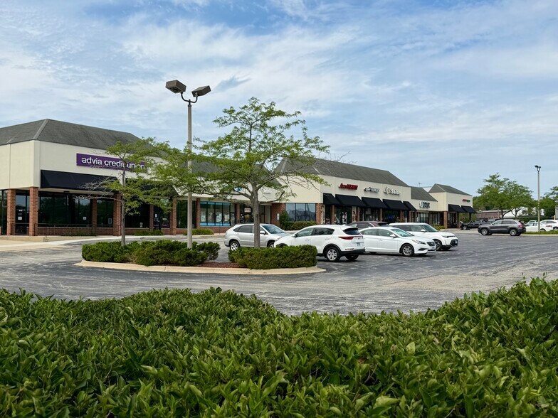 800-860 S Route 83, Mundelein, IL à louer - Photo de l’immeuble – Image 1 sur 4
