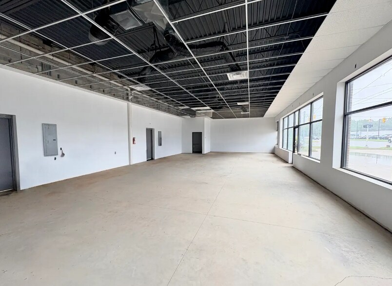 2390 E Apple Ave, Muskegon, MI à louer - Photo de l’immeuble – Image 2 sur 3