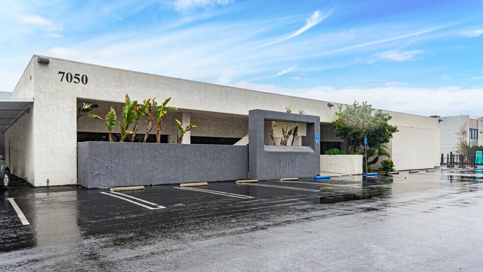 7050 Valjean Ave, Van Nuys, CA à louer - Photo de l’immeuble – Image 2 sur 3