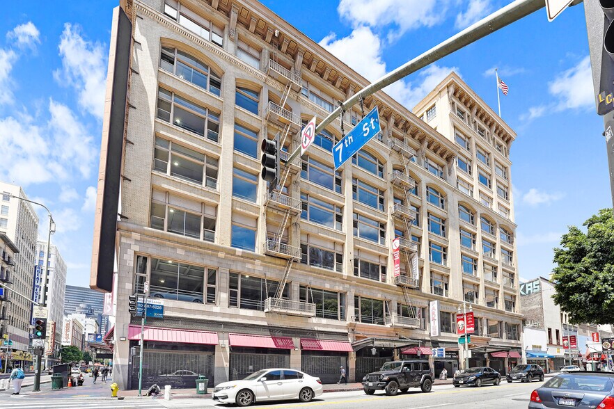 309 W 7th St, Los Angeles, CA à louer - Photo de l’immeuble – Image 3 sur 6