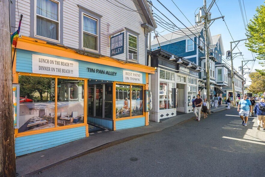 269-271 Commercial St, Provincetown, MA à vendre - Photo de l’immeuble – Image 2 sur 27