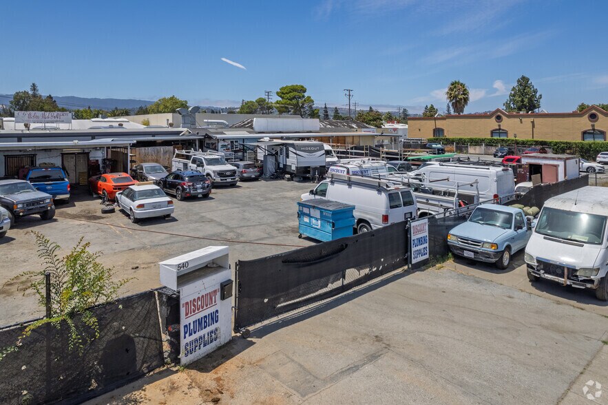 540 Veterans Blvd, Redwood City, CA à louer - Photo de l’immeuble – Image 1 sur 27