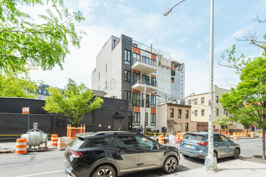 56 Frost St, Brooklyn, NY à vendre - Photo de l’immeuble – Image 3 sur 31