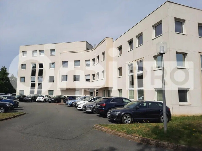 Bureau dans Compiègne à louer - Photo de l’immeuble – Image 1 sur 8