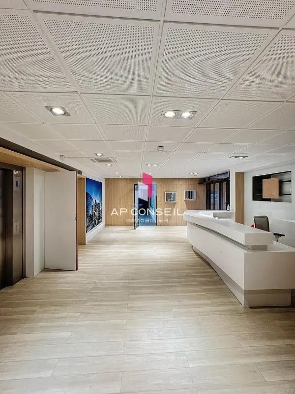 Bureau dans Chatou à louer Hall d’entrée– Image 1 sur 9