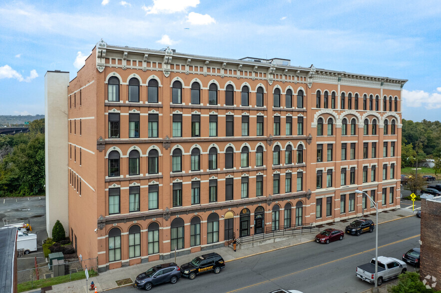545-547 River St, Troy, NY à louer - Photo de l’immeuble – Image 1 sur 3