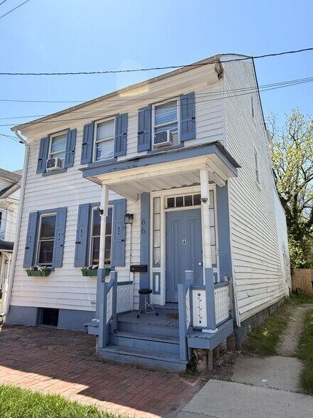 66 Pine St, Mount Holly, NJ à vendre - Photo principale – Image 1 sur 22