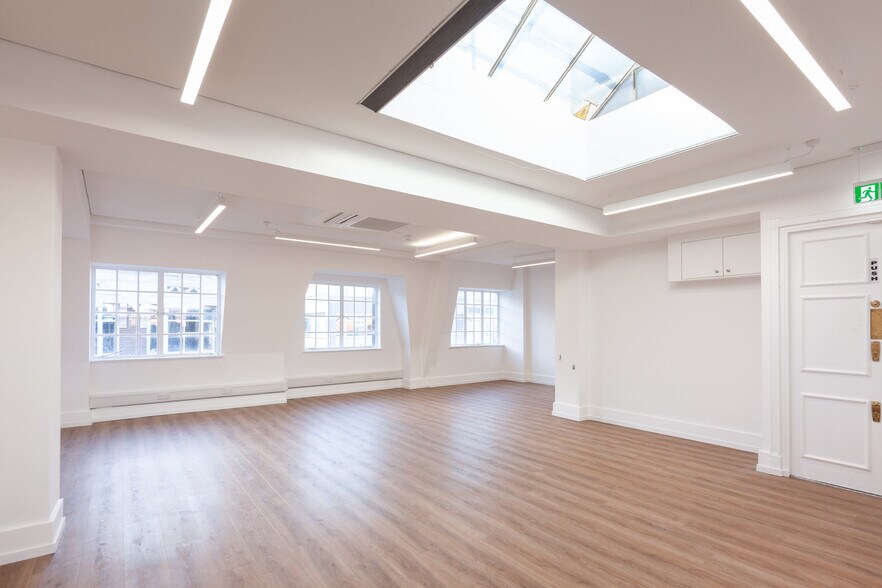 19 Margaret St, Londres à louer - Photo de l’immeuble – Image 2 sur 23