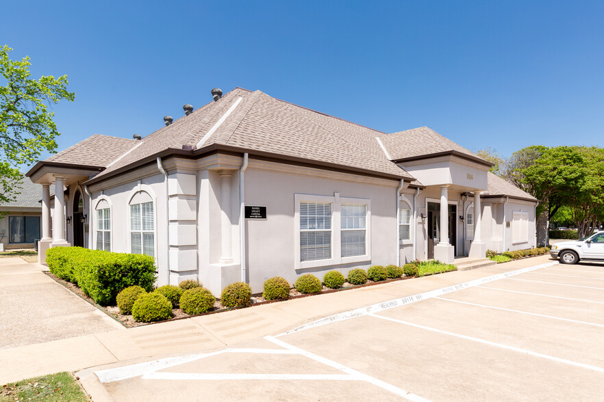 5156 Village Creek Dr, Plano, TX à vendre - Photo de l’immeuble – Image 1 sur 33