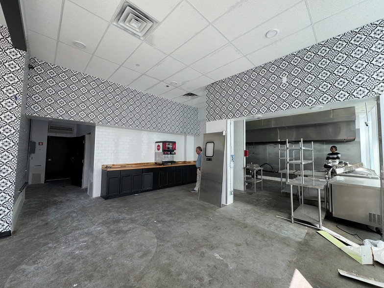 1111 Wilshire Blvd, Los Angeles, CA à louer - Photo intérieure – Image 3 sur 32