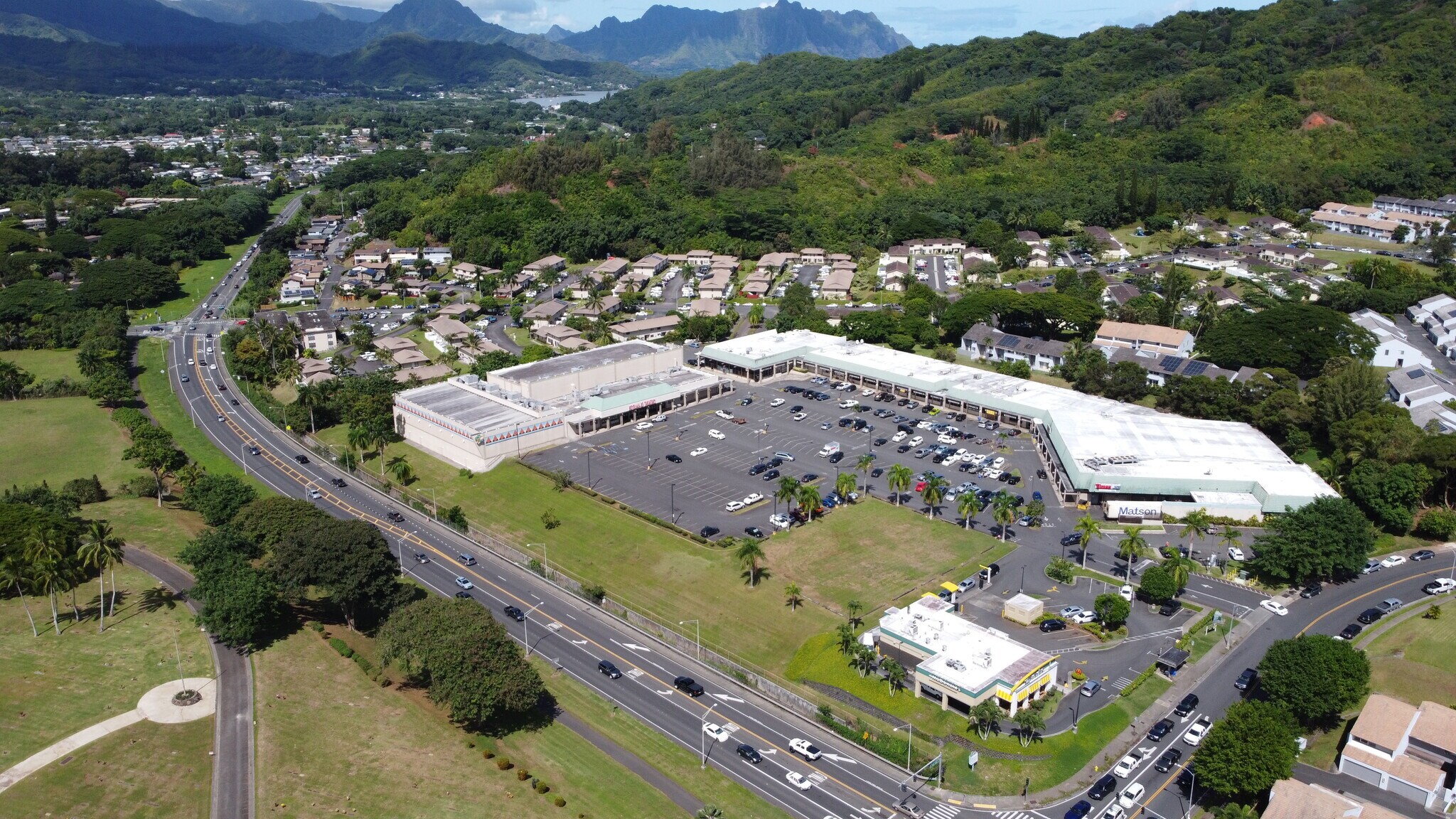 47-388 Hui Iwa St, Kaneohe, HI à louer Photo principale– Image 1 sur 13